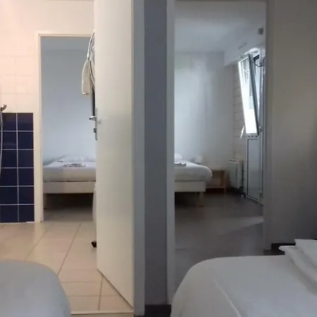 Bella Vista Guest Center Pays Basque *